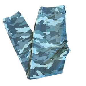 Old Navy Camouflage Pixie Chino Pants Size 0